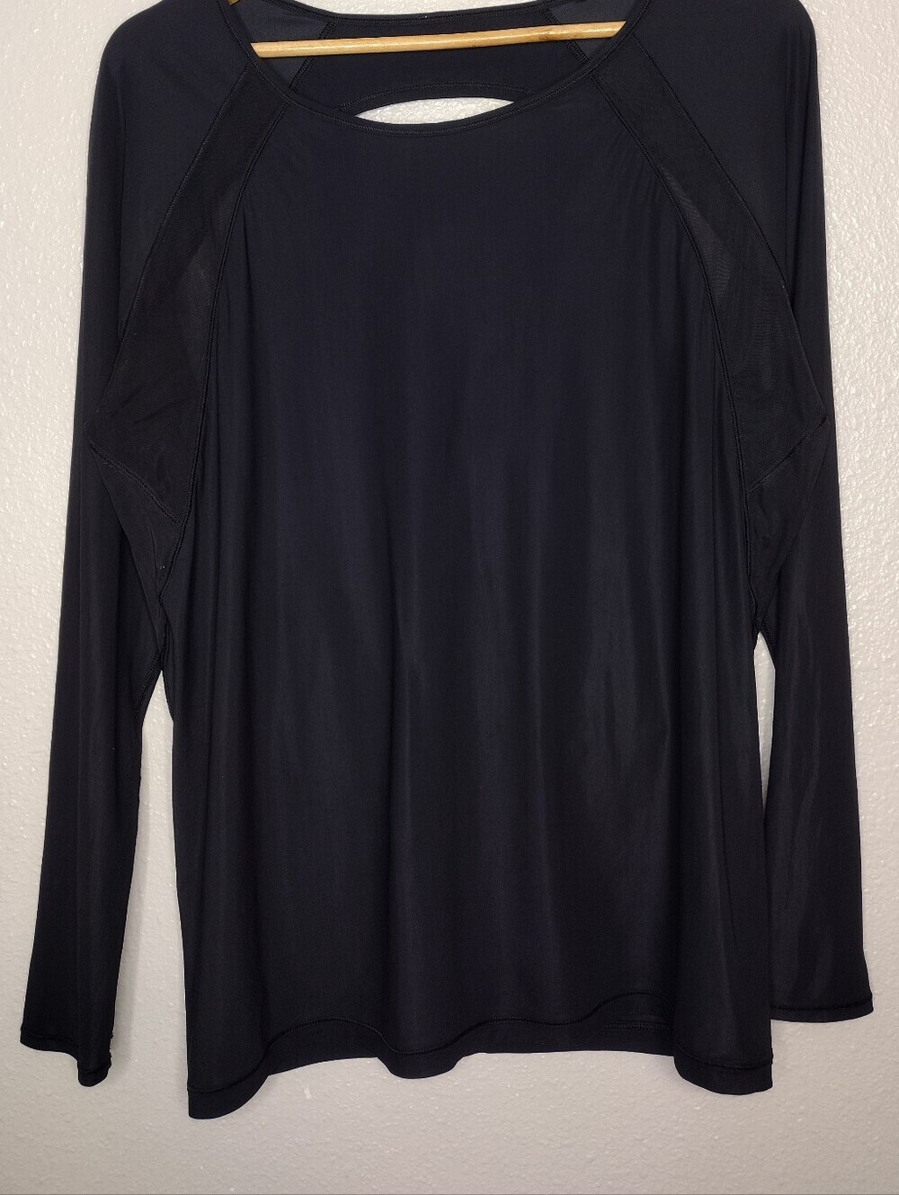 Lululemon Black Lightweight Long Sleeve Athletic Top Sz 10 - Picture 4 of 15
